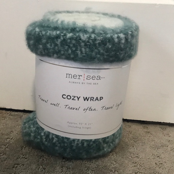 mer sea & Co Other - Cozy Wrap